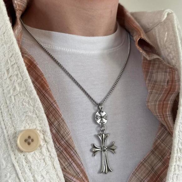 Y2k silver gothic cross pendant - Picture 3 of 6